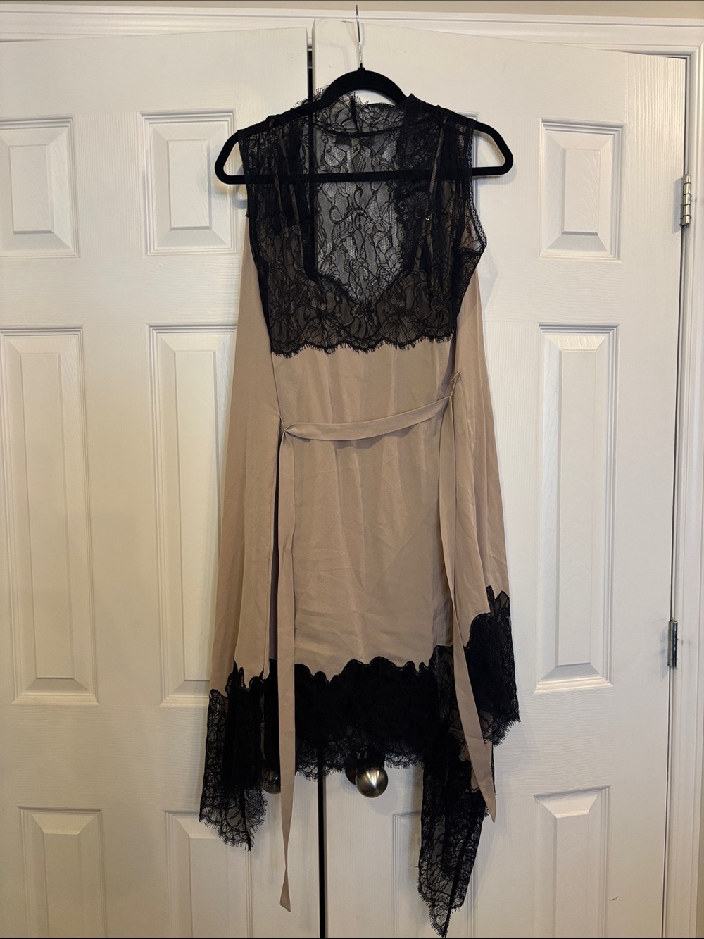 BCBG (SET) | S | Maxazria Lace Trim Slip Nightdress and Robe Set - Black on Nude - Picture 8 of 8